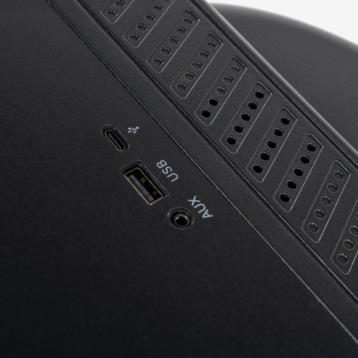 E250 USB-C, USB and AUX ports